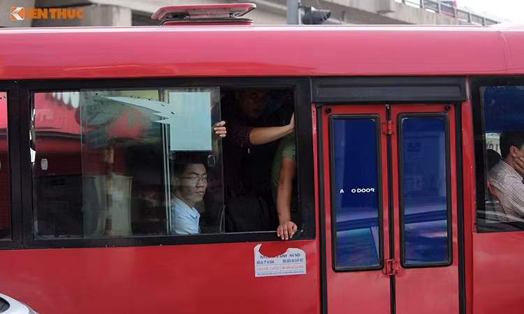 Bi xe khach “chat chem” dip Tet 2019, nguoi dan goi ngay cac so nay