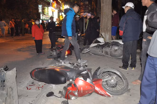 Nu xe lai xe Lexus dam lien hoan doi mat voi hinh phat nao?-Hinh-2