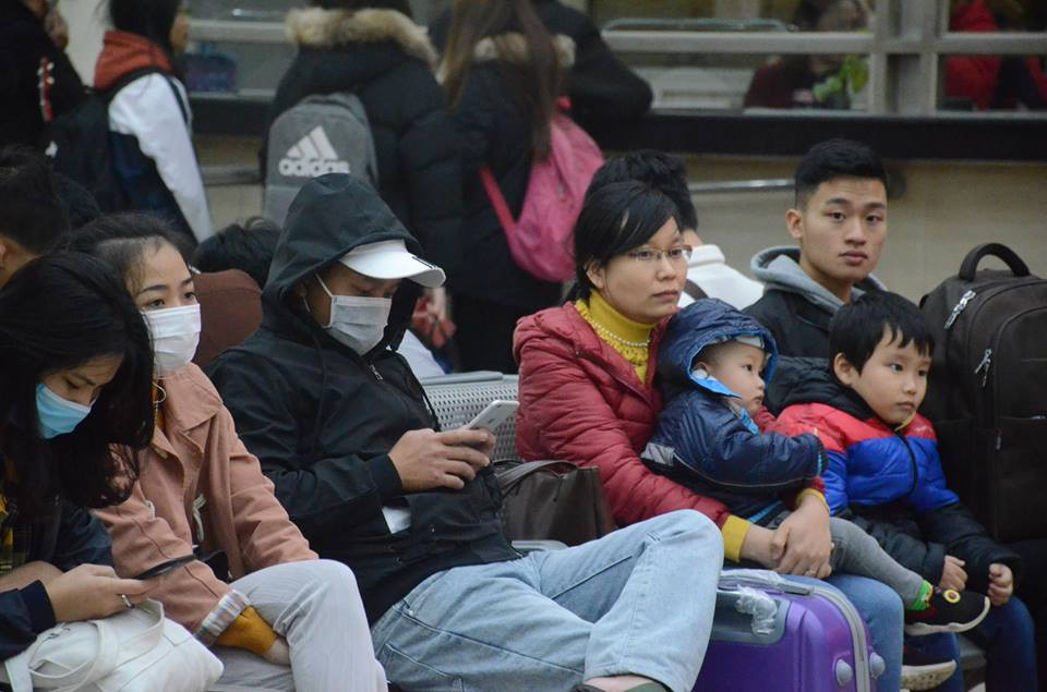 Trao đổi với PV, lãnh đạo Bến xe Mỹ Đình cho hay, lượng khách năm nay dự kiến tăng 20% so với năm ngoái. Cả bến Mỹ Đình sẽ tăng cường thêm 100 xe để phục vụ người dân về quê nghỉ Tết dương lịch.