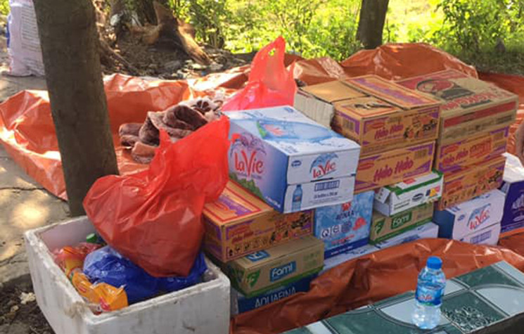 Các tài xế cho biết, họ sẽ tập trung nhau ở khu vực trạm BOT này lâu dài để đấu tranh đòi quyền lợi cho đến khi nào có kết quả mới dừng lại. Ngay khi biết được thông tin đồng nghiệp phản đối trạm thu phí BOT Bắc Thăng Long - Nội Bài, nhiều tài xế di chuyển qua đây "tiếp tế" mỳ tôm, sữa....