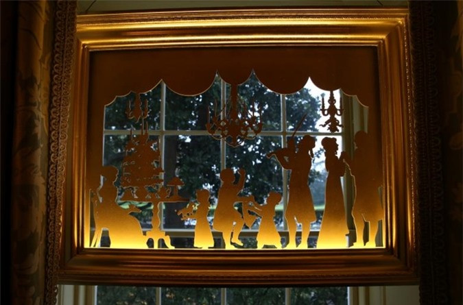 Trang trí trên cửa sổ.