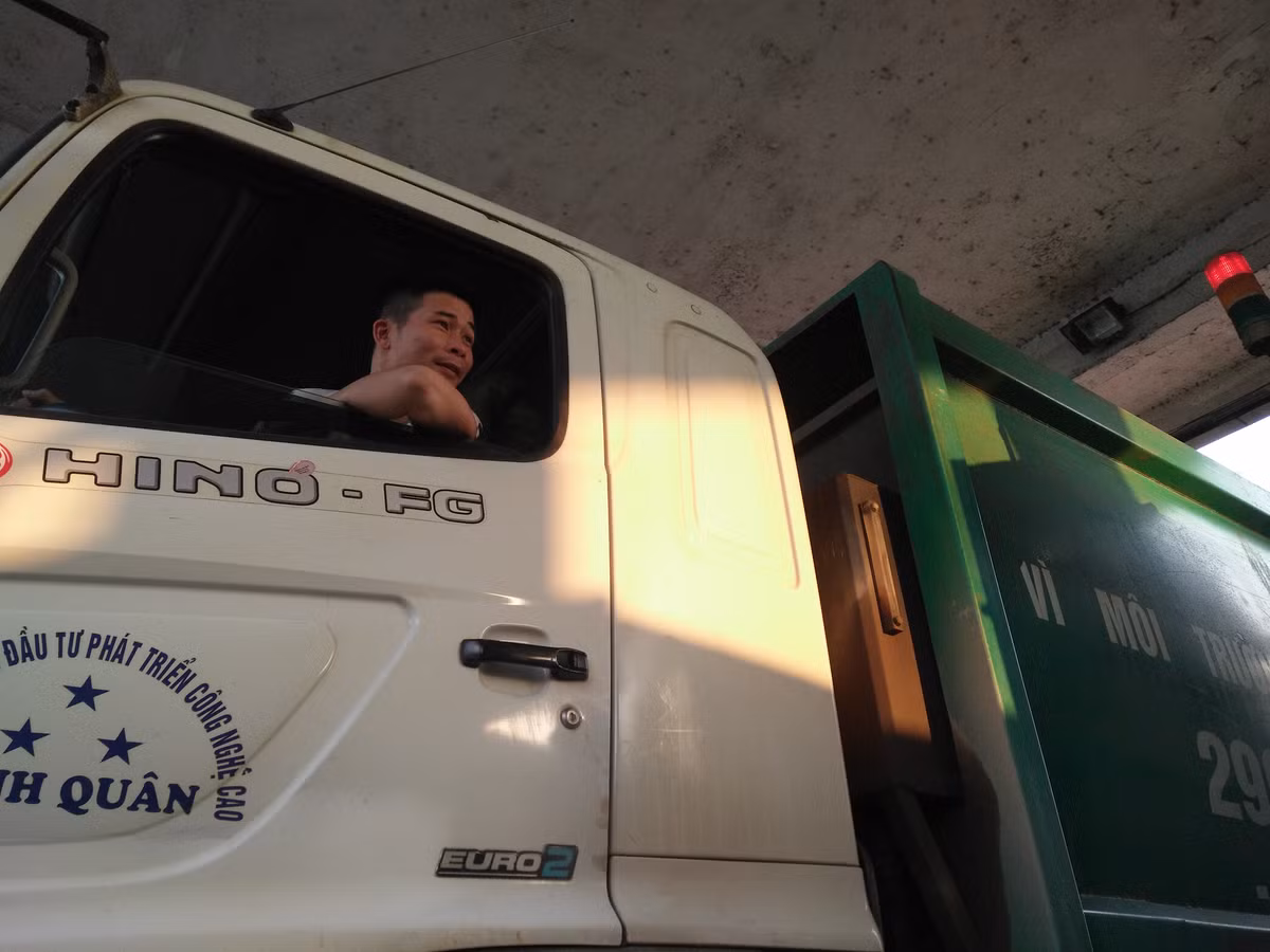 Cánh tài xế di chuyển qua đây đều cho rằng: "Trạm BOT này đặt nhầm chỗ, cơ quan chức năng nên di dời".