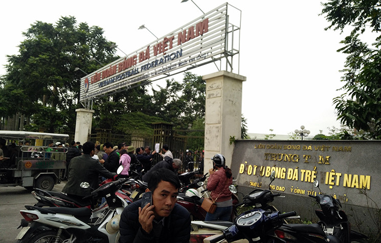 Thuong binh vay ham tru so VFF, chan duong gay nao loan giao thong