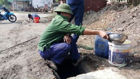 Thanh Hoa: Sau su co tran dau, dan mang xo ra hot ve dung-Hinh-4