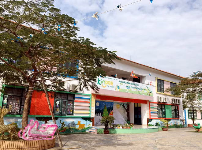 Ha Noi: Nghi van be trai 4 tuoi bi co giao cau vung 