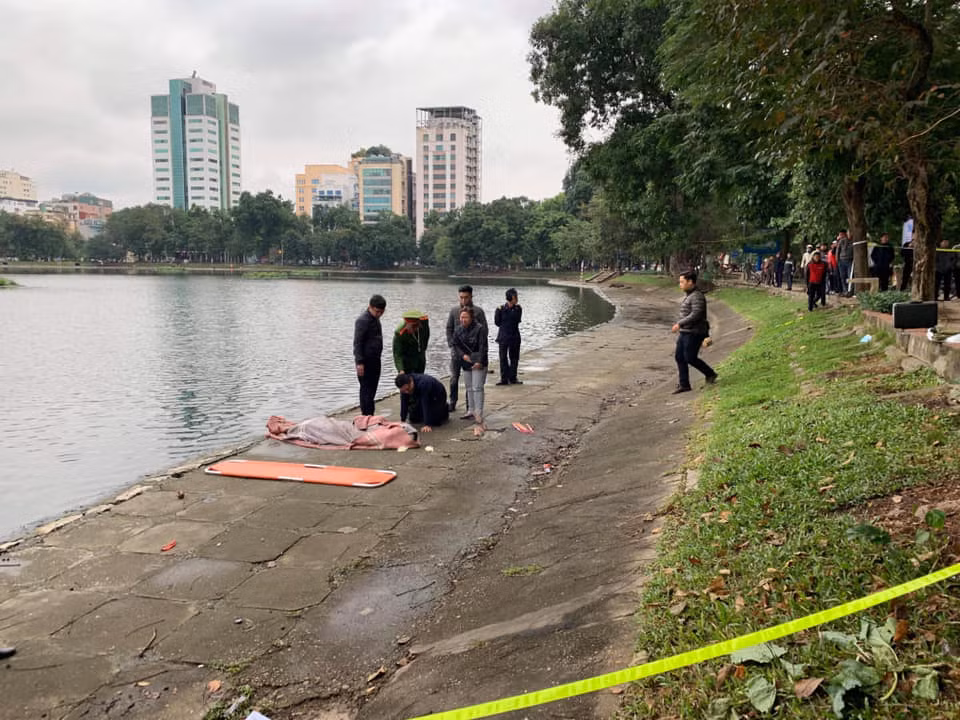 Dang cau ca, ta hoa phat hien xac chet tren ho Thien Quang