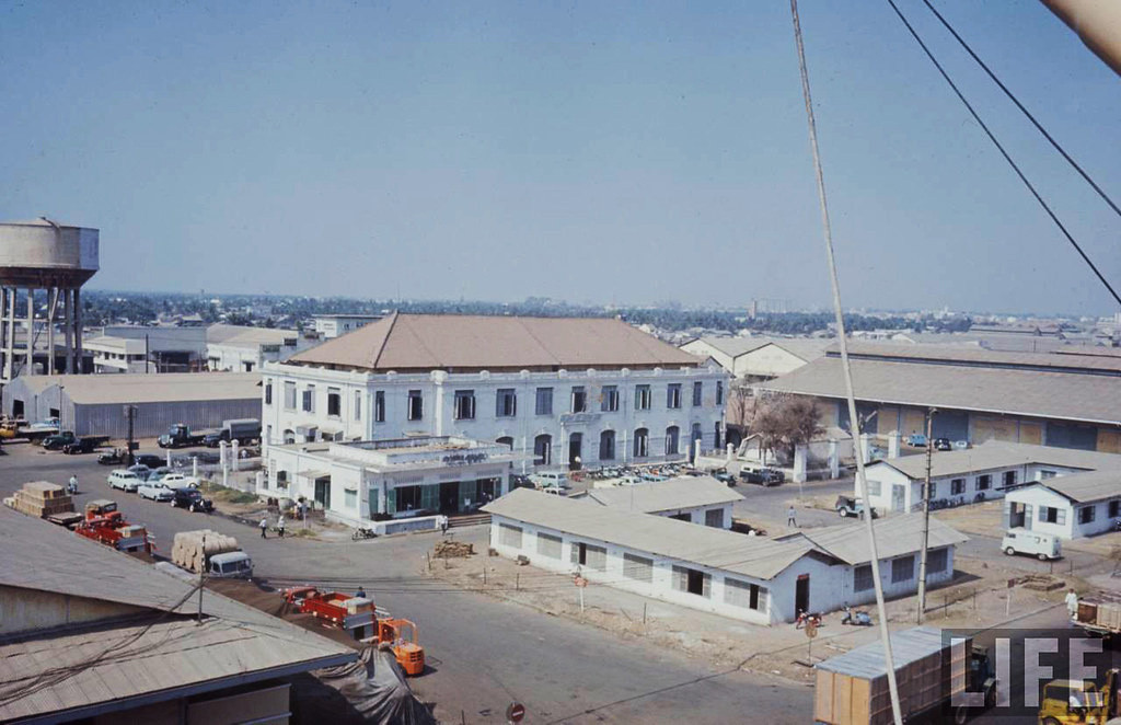 Khu nhà hành chính của cảng.