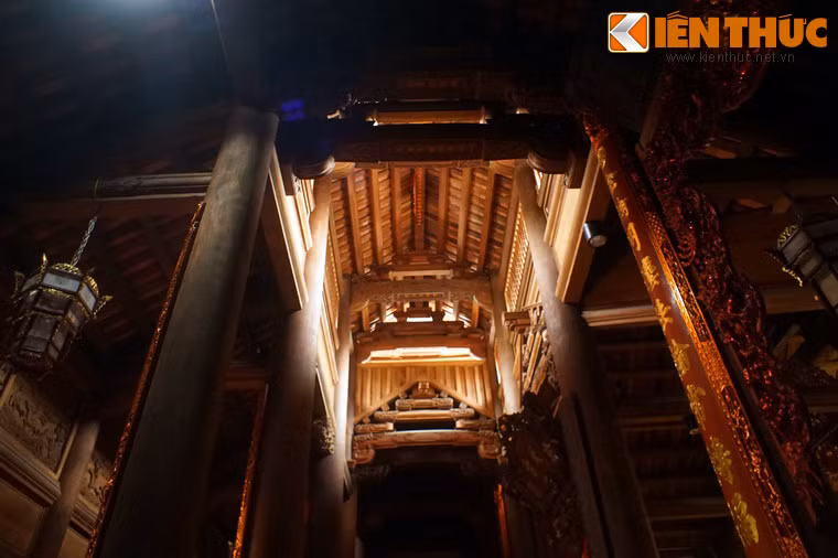 Nhưng bước vào bên trong chùa, vẫn có thể cảm nhận những khoảng không gian thâm trầm, mang âm hưởng của thắng tích một thời...