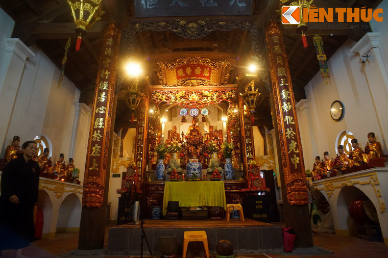 Quán Huyền Thiên cũng được gọi là chùa bởi nơi đây vừa thờ Thần, vừa thờ Phật và thờ Mẫu. Điều này thể hiện tinh thần tam giáo đồng nguyên của người Việt.