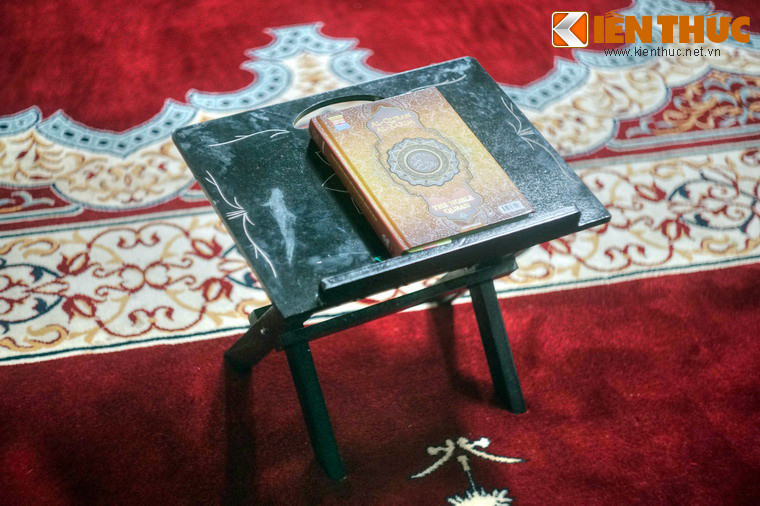 Những tín đồ đến đây hành lễ phần nhiều là người nước ngoài cùng một số ít tín đồ người Việt Nam đang sinh sống làm việc ở Hà Nội và các tỉnh phía bắc.