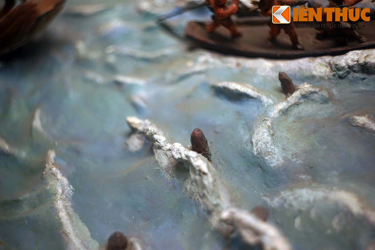 Thứ nhất, phải dụ địch đến đúng bãi cọc đã đóng giăng bẫy khi thuỷ triều còn cao, bãi cọc chưa bị phát lộ.