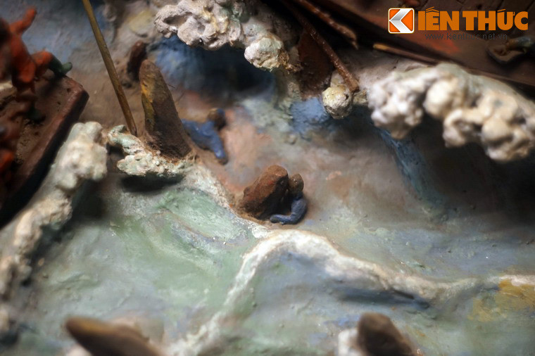 Thứ hai, phải nắm rất vững quy luật thuỷ triều theo từng giờ và tính toán thời điểm để khi thuyền quân địch tới bãi cọc rồi, thuỷ triều mới rút, có như vậy thuyền địch mới bị mắc cạn và bị cọc đâm.