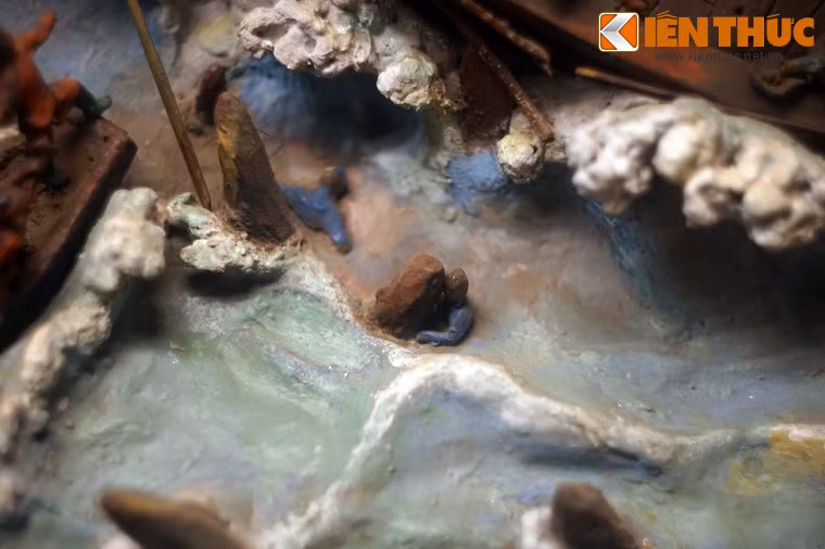 Thứ hai, phải nắm rất vững quy luật thuỷ triều theo từng giờ và tính toán thời điểm để khi thuyền quân địch tới bãi cọc rồi, thuỷ triều mới rút, có như vậy thuyền địch mới bị mắc cạn và bị cọc đâm.