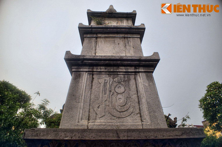 Một lần, Trịnh Thập cho đào đất ở gò cao sau nhà để xây bể cạn thì thấy trong lòng đất có một cái ngó sen (không thấy nói là bằng chất liệu gì). Trịnh Thập cho đó là dấu hiệu của Phật và tin rằng mình có duyên với đạo Phật.