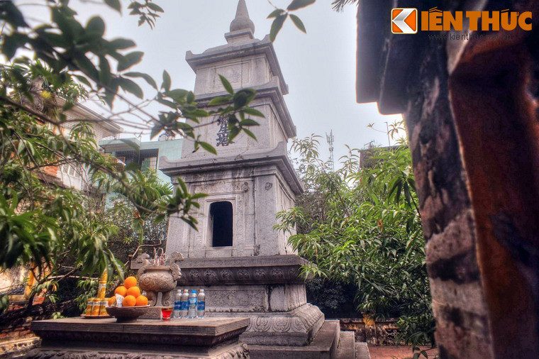 Ông bèn biến phủ đệ của mình thành chùa gọi là chùa Liên Tông, gọt tóc đi tu đồng thời trở thành vị tổ thứ nhất của chùa này.