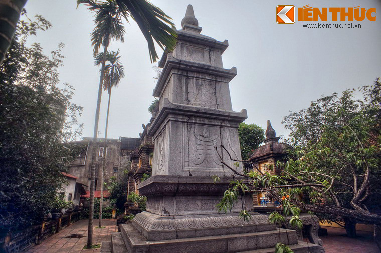 Không chỉ là tóa tháp cổ nhất, tháp Cửu Sinh của chùa Liên Phái còn là tòa tháp có lai lịch rõ ràng nhất của Hà Nội.