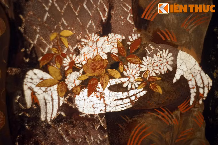 Có thể nói, hình ảnh con người và cảnh vật trong bức tranh đã có sự kết hợp hoàn hảo, tạo nên một tuyệt phẩm tôn vinh vẻ đẹp của người phụ nữ Việt.