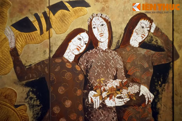 Theo một số nhà nghiên cứu, hình ảnh ba cô gái đứng cạnh nhau trong tranh Nguyễn Gia Trí mang ảnh hưởng mô típ “ba cô” của danh họa của Botticelli.