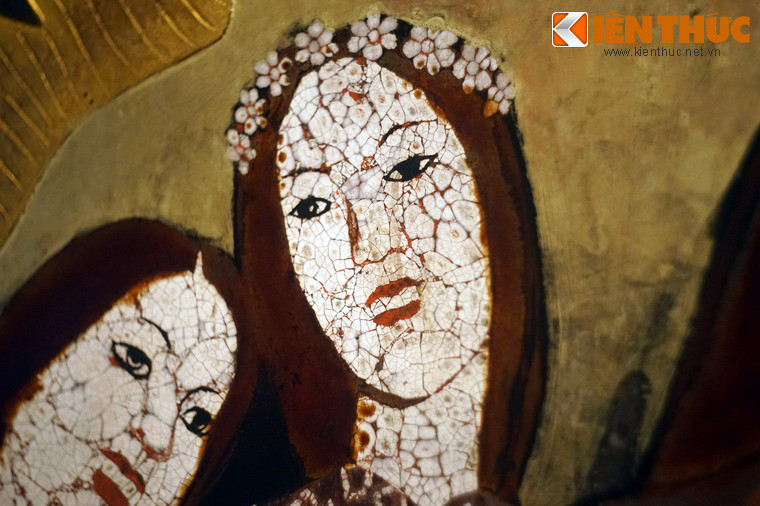 Xét về tổng thể, bức tranh – bình phong Dọc mùng vừa mang một vẻ đẹp lộng lẫy, vừa có chiều sâu bí ẩn. Được thực hiện năm 1939, tác phẩm đánh dấu sự khởi đầu cho khuynh hướng sáng tác đưa sơn mài vào nghệ thuật của Nguyễn Gia Trí những năm sau này.