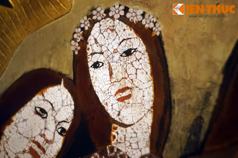 Xét về tổng thể, bức tranh – bình phong Dọc mùng vừa mang một vẻ đẹp lộng lẫy, vừa có chiều sâu bí ẩn. Được thực hiện năm 1939, tác phẩm đánh dấu sự khởi đầu cho khuynh hướng sáng tác đưa sơn mài vào nghệ thuật của Nguyễn Gia Trí những năm sau này.