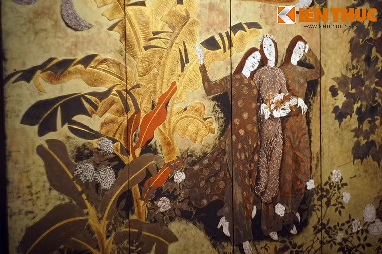 Nhưng sự khác biệt thể hiện ở vẻ mông lung hư ảo, tạo cảm giác như các cô là những nàng tiên giáng trần.