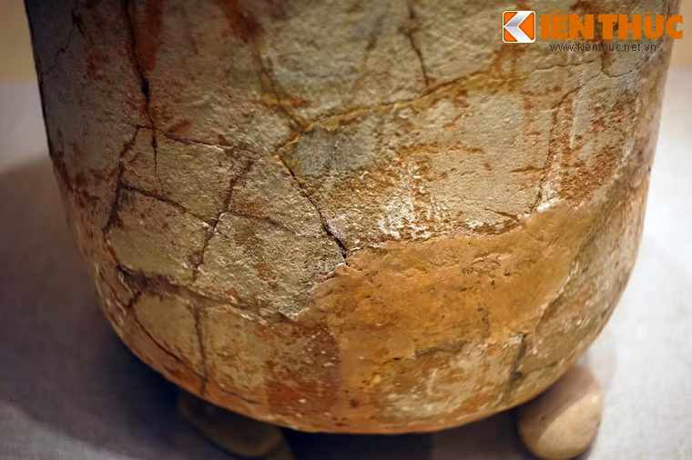 Hàng chục địa điểm đã được nghiên cứu khai quật như: Hà Tĩnh, Bình Định, Huế, Quảng Nam, Đà Nẵng, Quảng Ngãi, Đồng Nai, Khánh Hoà… để khẳng định nguồn gốc bản địa và mối giao lưu giữa nền văn hoá Sa Huỳnh với các nền văn hoá khác.