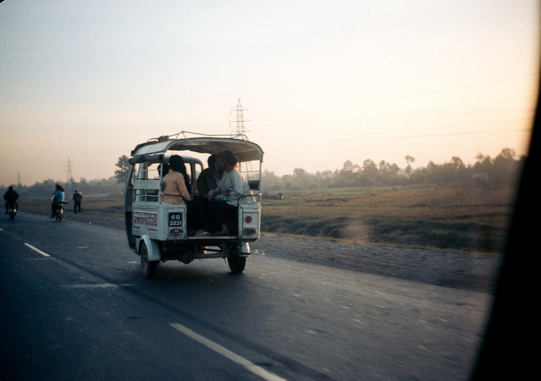 Hoàng hôn trên xa lộ Sài Gòn - Biên Hòa.