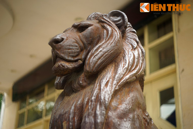 Ngược dòng lịch sử, nhà Đấu xảo là một công trình do kiến trúc sư người Pháp Bussy thiết kế, khánh thành năm 1902. Công trình này có vai trò tương tự như trung tâm triển lãm ngày nay.