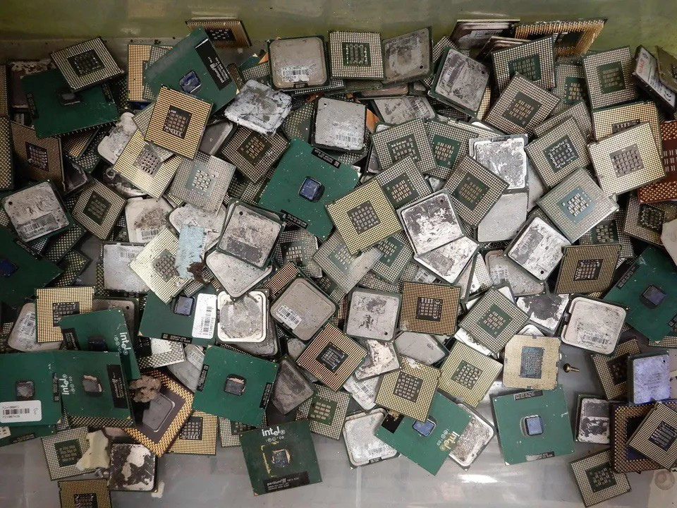 Thu bộn tiền từ việc nhặt rác bán sang các nước phát triển Thu bon tien tu viec nhat rac ban sang cac nuoc phat trien