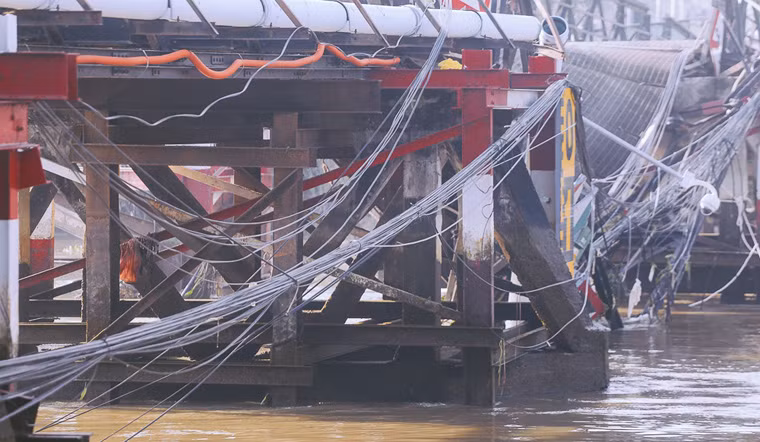 Theo đó, kể từ ngày 20/1, cấm lưu thông qua cầu Long Kiển trên tuyến đường Lê Văn Lương đoạn qua cầu Long Kiển (xã Phước Kiển và Nhơn Đức, huyện Nhà Bè.