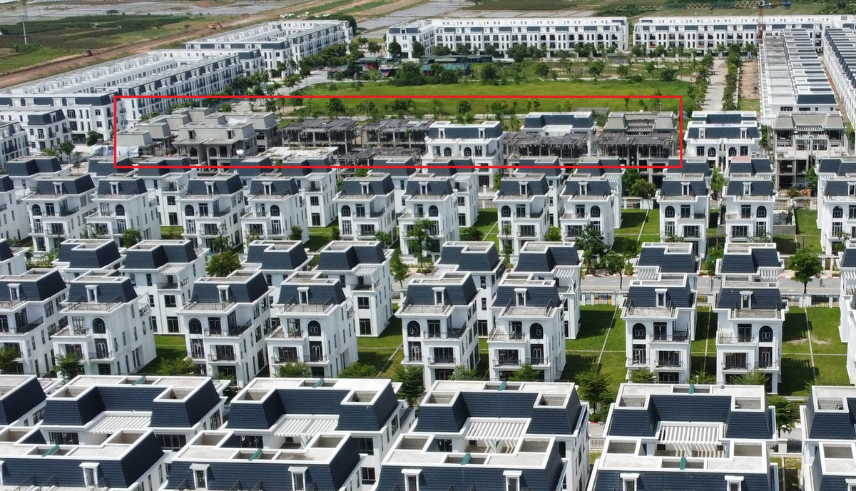 Một số công trình, hạng mục, căn nhà thấp tầng bên trong dự án vẫn hoàn thiện dở dang.