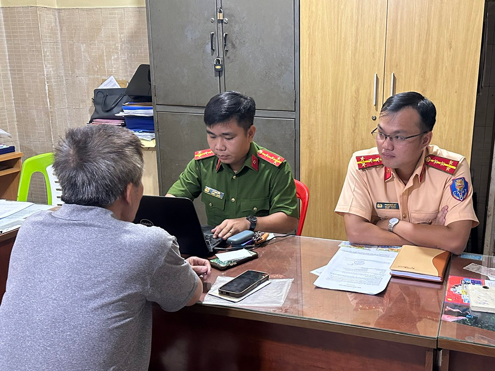 GĐ công an kêu gọi người dân TPHCM tố giác tài xế đánh người GD cong an keu goi nguoi dan TPHCM to giac tai xe danh nguoi