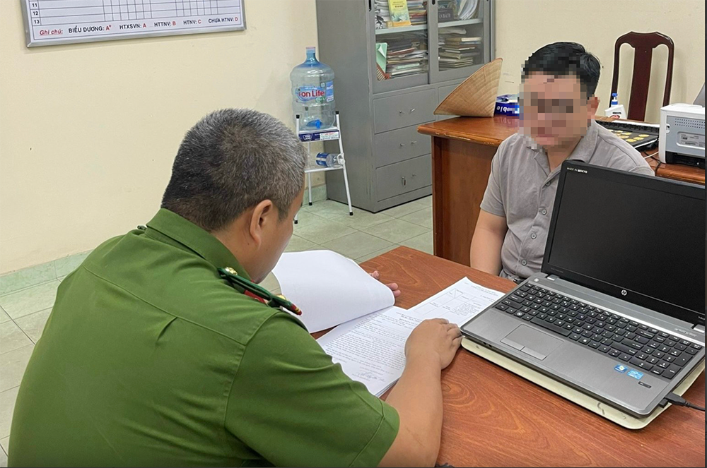 GĐ công an kêu gọi người dân TPHCM tố giác tài xế đánh người - Hình 3 GD cong an keu goi nguoi dan TPHCM to giac tai xe danh nguoi-Hinh-3