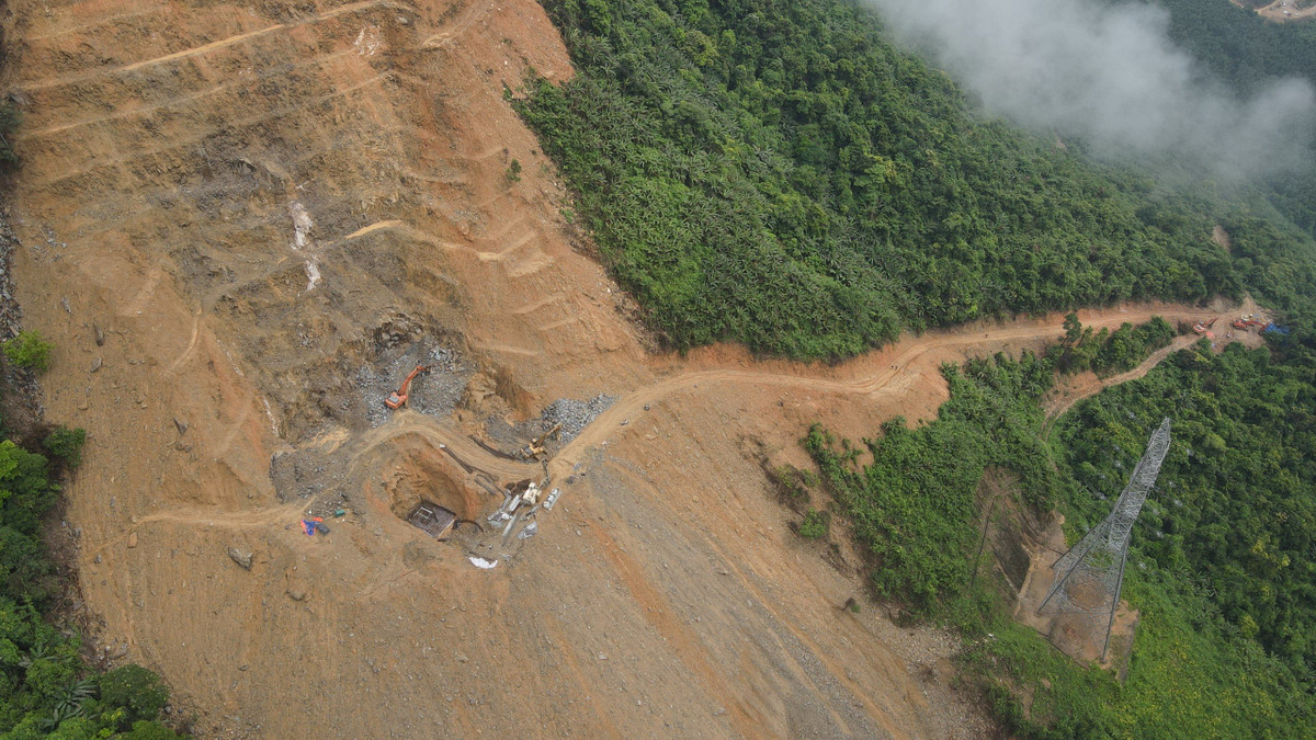 Ngày 7/5, Phó Thủ tướng Chính phủ Lê Minh Khái ký Công điện số 45/CĐ-TTg của Thủ tướng Chính phủ yêu cầu tập trung khắc phục hậu quả sự cố sạt lở đất tại phường Kỳ Liên, thị xã Kỳ Anh (Hà Tĩnh). Thủ tướng Chính phủ gửi lời thăm hỏi, chia buồn sâu sắc nhất đến thân nhân các gia đình có người bị nạn, yêu cầu Chủ tịch UBND tỉnh Hà Tĩnh và lãnh đạo các cơ quan có liên quan tiếp tục chỉ đạo, triển khai công tác khắc phục hậu quả vụ sạt lở đất.