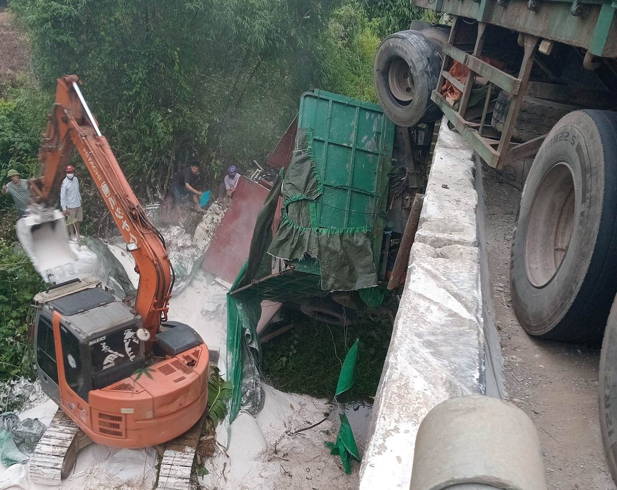 Xe dau keo bien so Lao mat lai, treo lo lung tren thanh cau-Hinh-2