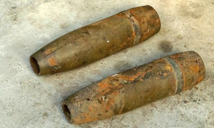  Ngăn tài xế cưa 2 đầu đạn làm lư hương: Ngày 29/6, Ban Chỉ huy Quân sự huyện Hòa Bình, tỉnh Bạc Liêu, cử lực lượng đến nhà anh L.T.Q. (ngụ thị trấn Hòa Bình) để thu hồi 2 đầu đạn 105 ly, giao cho cấp trên hủy nổ. Hai đầu đạn này dài 40 cm, nặng khoảng 40 kg, được anh Q. phát hiện khi chở cát san lấp mặt bằng công trình điện gió tối 27/6. Tài xế này đã mang 2 đầu đạn về nhà định cưa ra để làm lư hương.