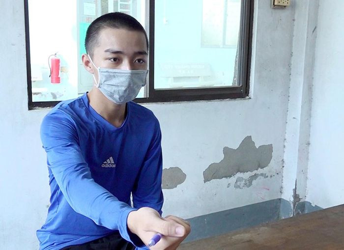  Đâm chết bạn vì nhìn nhầm người: Ngô Đức Quý (18 tuổi, ngụ TP Long Xuyên, An Giang) nghe tin bạn của mình là Trương Thái Hòa (18 tuổi) bị một nhóm lạ mặt dùng hung khí gây thương tích, Quý cầm dao chạy đến công viên để hỗ trợ. Do ban đêm nên Quý tưởng những người đang nhậu tại công viên là nhóm của Thọ. Thanh niên này lao vào đâm loạn xạ khiến Hòa tử vong. Ngày 29/6, Qúy bị Công an An Giang tạm giữ. 