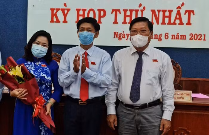 Chan dung tan Chu tich HDND tinh Soc Trang Ho Thi Cam Dao