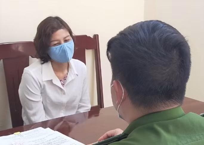 Chong vua di tu, vo o nha tiep tuc di buon ban ma tuy