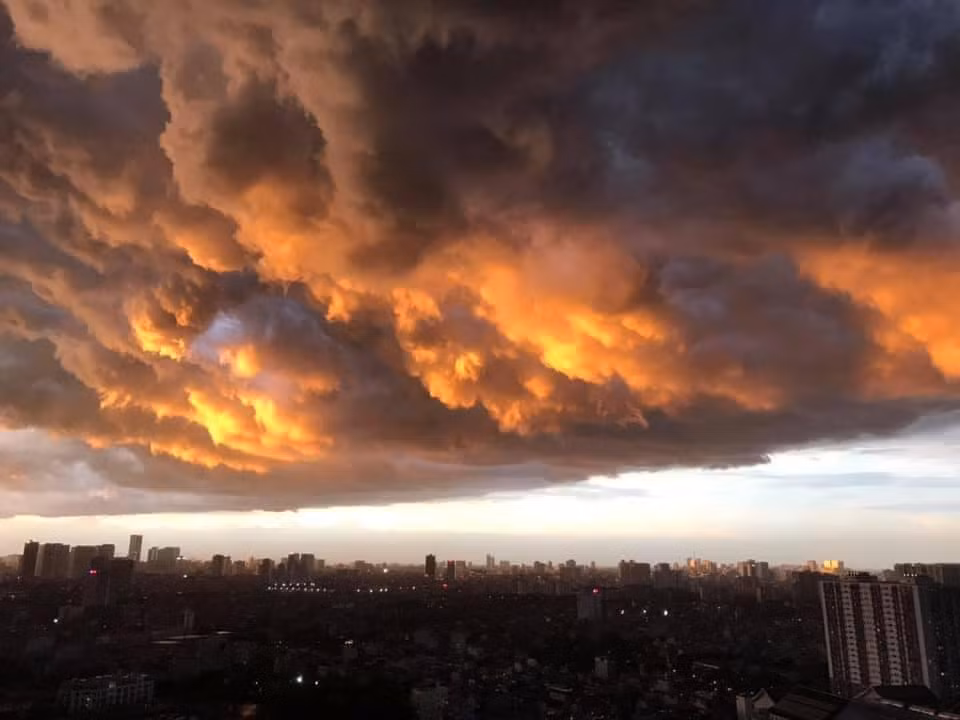 Bau troi den kit bao phu Ha Noi truoc va trong con mua dong-Hinh-4