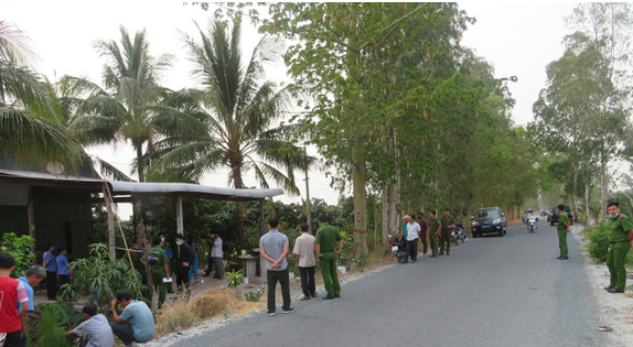  Con rể sát hại mẹ vợ, chém con ruột bị thương rồi tự tử: Ngày 18/3/2020, bực tức vì vợ bỏ đi làm ở Bình Dương, khi thấy mẹ sang gom đồ gửi lên cho vợ, Nguyễn Văn Đúng (33 tuổi, ngụ xã Lê Trì, huyện Tri Tôn, tỉnh An Giang) đã cự cãi và dùng búa chém mẹ vợ tử vong, chém con gái và chị ruột bị thương. Sau khi gây án, Đúng uống thuốc diệt cỏ tự tử. Đến sáng 19/3, Đúng tử vong tại bệnh viện.