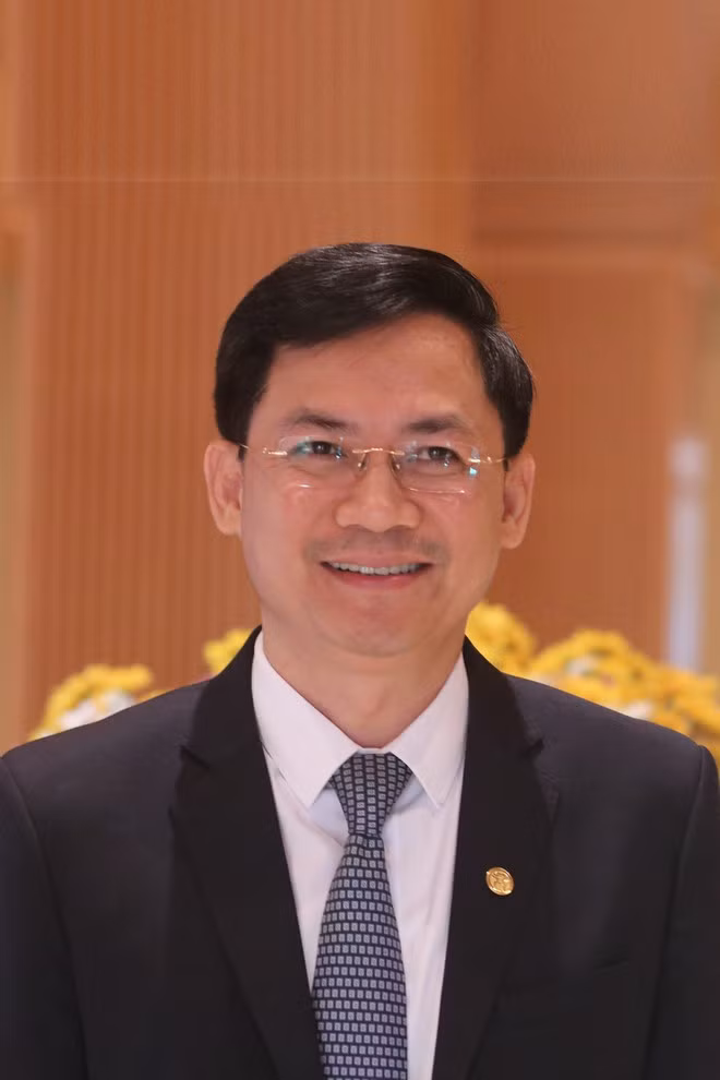 Ông Hà Minh Hải, sinh ngày 14/2/1969, quê ở Xuân Thành, Thọ Xuân, Thanh Hoá. Trình độ: Thạc sĩ kinh tế, cử nhân luật; cao cấp chính trị.