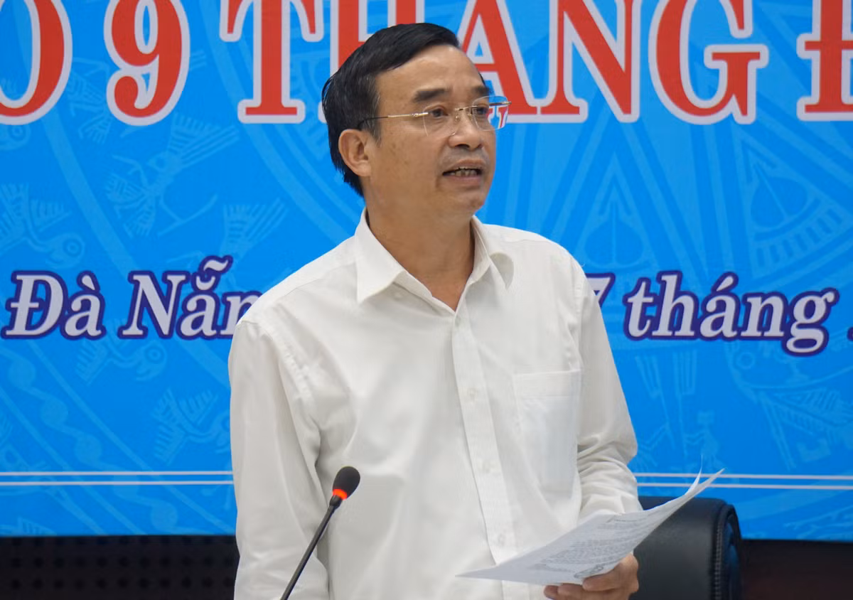 Từ tháng 4/2007 đến tháng 6/2010, ông Lê Trung Chinh giữ chức Phó Giám đốc Sở Giáo dục và Đào tạo TP Đà Nẵng. 