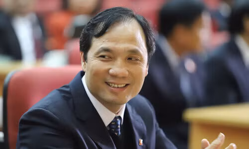 Từ tháng 6/2010 - 7/2014: Ủy viên Ban Chấp hàng Đảng bộ tỉnh, Phó Trưởng Ban Tổ chức Tỉnh ủy, Chánh Văn phòng Tỉnh ủy, Bí thư Đảng bộ cơ quan Văn phòng Tỉnh ủy. Từ tháng 7/2014 - 25/4/2016: Ủy viên Ban Thường vụ Tỉnh ủy, Bí thư Thành ủy Hà Tĩnh. 