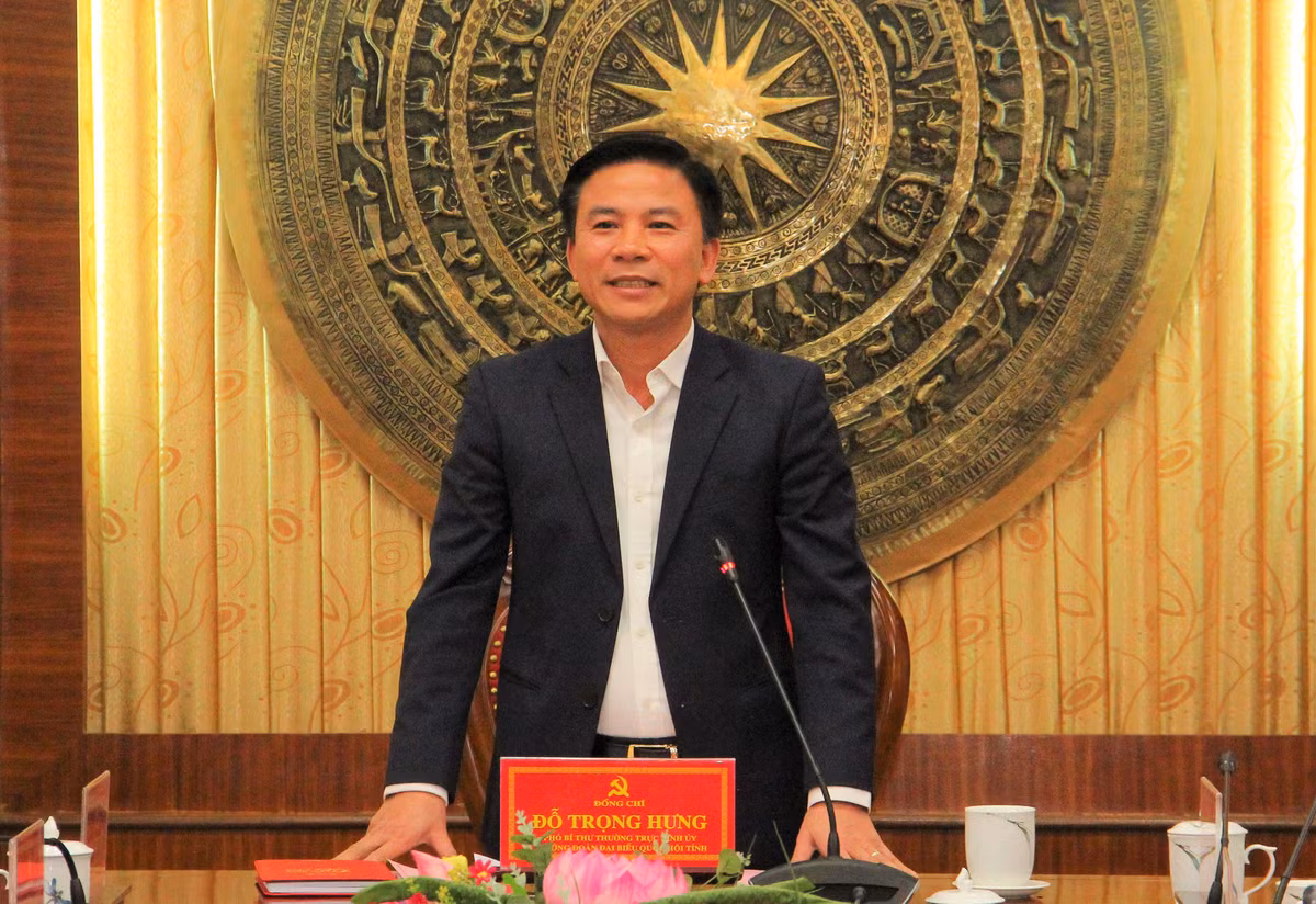 Tháng 1/2002 - 12/2005: Phó Chánh Văn phòng Tỉnh ủy, Thư ký Bí thư Tỉnh ủy Thanh Hóa. Tháng 12/2005 - 8/2006: Tỉnh ủy viên, Phó Chánh Văn phòng Tỉnh ủy, Bí thư Đảng ủy Văn phòng Tỉnh ủy. Tháng 8/2006 - 4/2009: Tỉnh ủy viên, Chánh Văn phòng Tỉnh ủy, Bí thư Đảng ủy Văn phòng Tỉnh ủy, Ủy viên Ban Chấp hành Đảng ủy khối các cơ quan tỉnh Thanh Hóa.