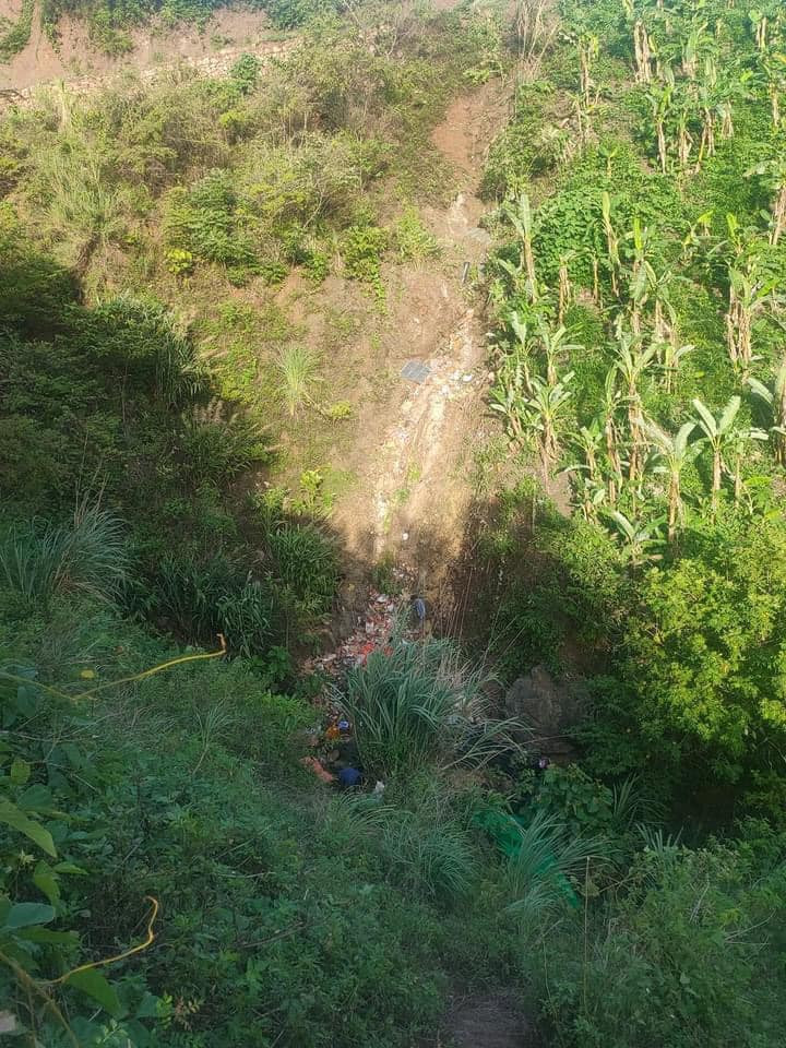 Sáng 28/6, bà Mùi Thị Hiền, Bí thư huyện Bắc Yên (tỉnh Sơn La) cho biết, trên địa bàn xã Phiêng Côn của huyện vừa xảy ra vụ xe tải lao xuống vực 2 người chết, một người bị thương.