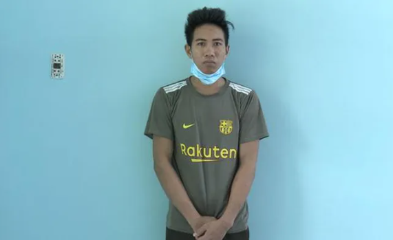  Giao kèo chửi thề khi nhậu bị phạt 2.000 đồng, 1 người bị chém trọng thương: Từ việc giao kèo nếu ai chửi thề trong lúc đánh bài và uống rượu thì phải bỏ ra 2.000 đồng. Danh Triều Anh (SN 1995; ngụ huyện U Minh Thượng) bực tức trong lúc đổi tiền lẻ, thấy người bạn đứng gần đó cầm cây dao nên Triều Anh giật lấy rồi rượt chém nhiều nhát vào người Lý Văn Khá (SN 1993, trú cùng địa phương), gây thương tật 36%. Ngày 26/6, Triều Anh bị Công an huyện U Minh Thượng đề nghị truy tố. 