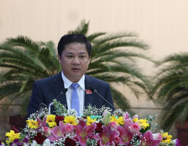 Ông Lương Nguyễn Minh Triết (44 tuổi, quê huyện Duy Xuyên, tỉnh Quảng Nam) có bằng thạc sĩ chuyên ngành Quản trị kinh doanh.