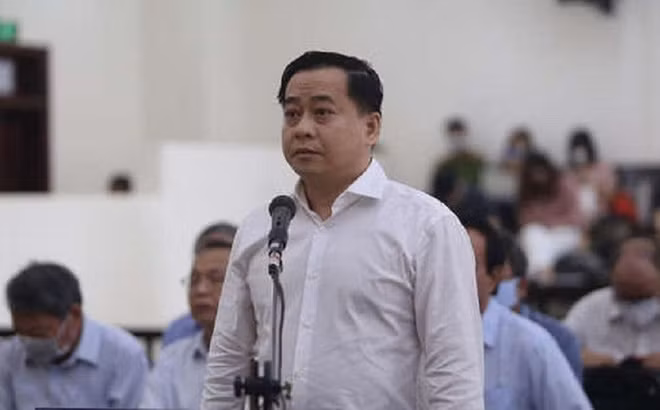 Ai da tang dong ho Patek Philippe, dien thoai Vertu cho ong Nguyen Duy Linh?