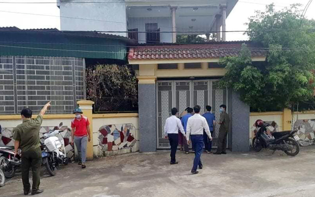 Nguyen Pho truong CA huyen tu vong trong tu the treo co: 